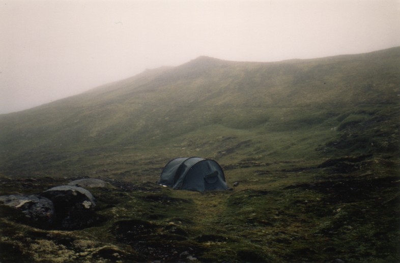 Zelt im Nebel